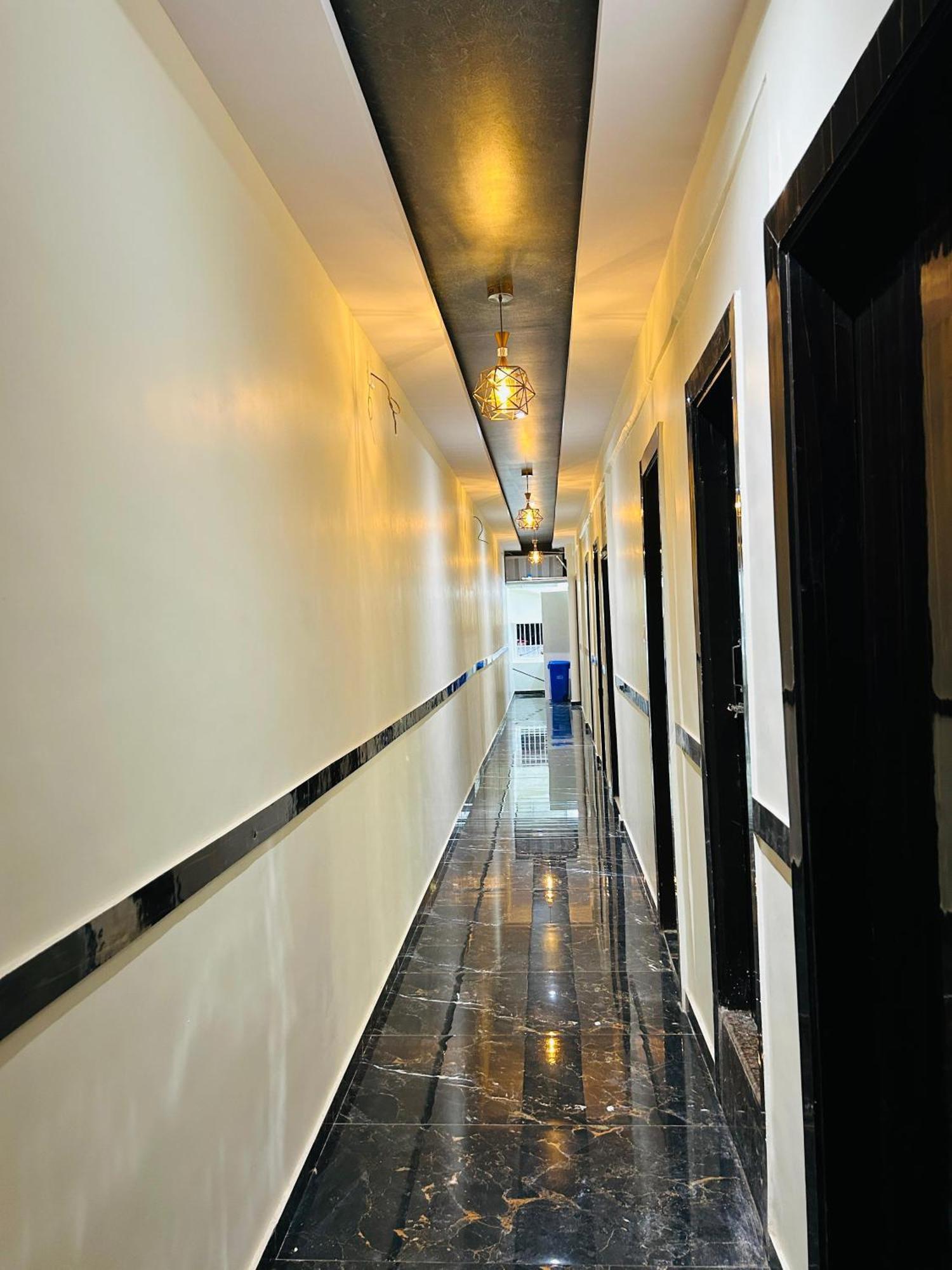 Hotel Rinza Residency ムンバイ エクステリア 写真
