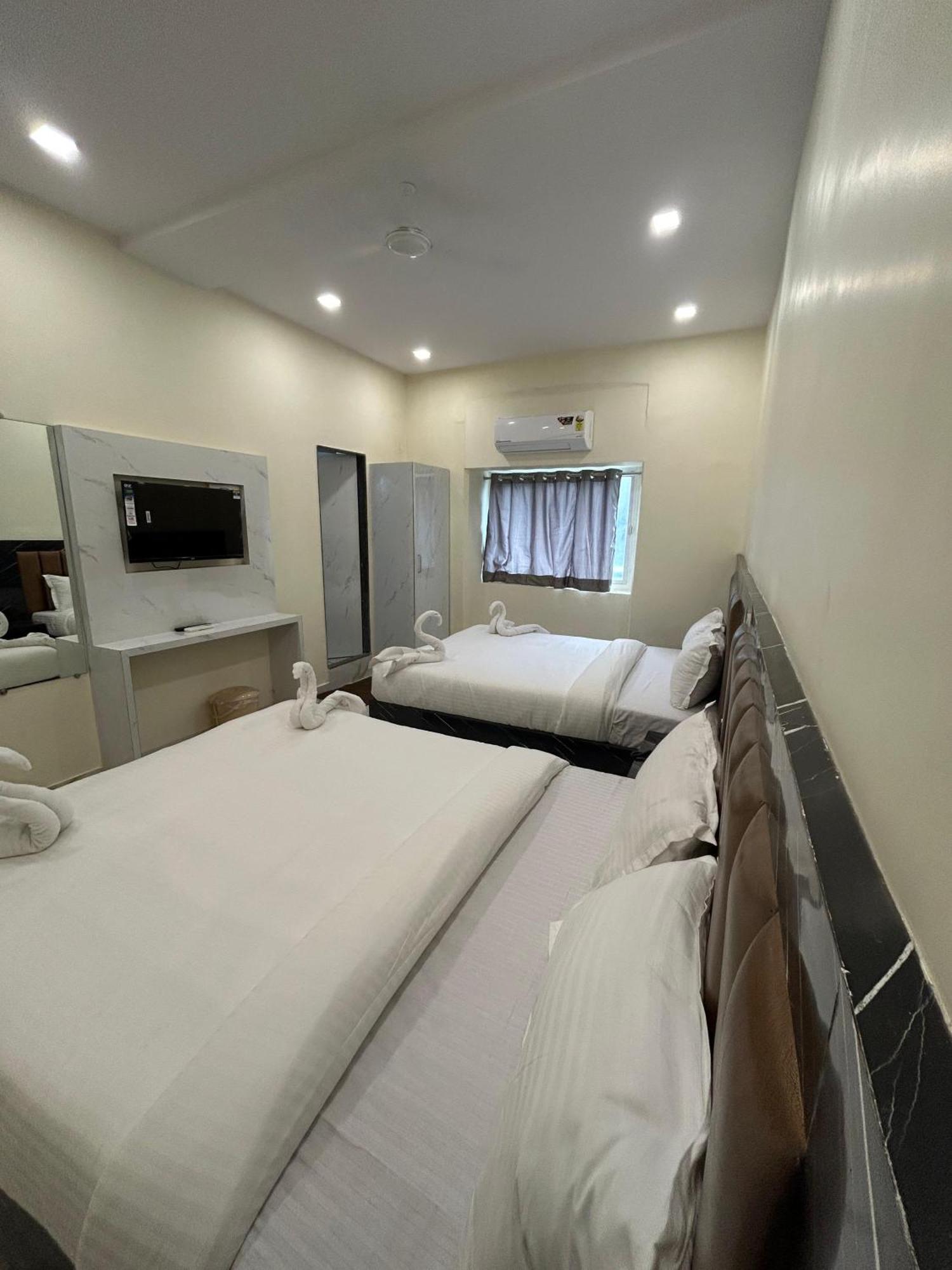Hotel Rinza Residency ムンバイ エクステリア 写真
