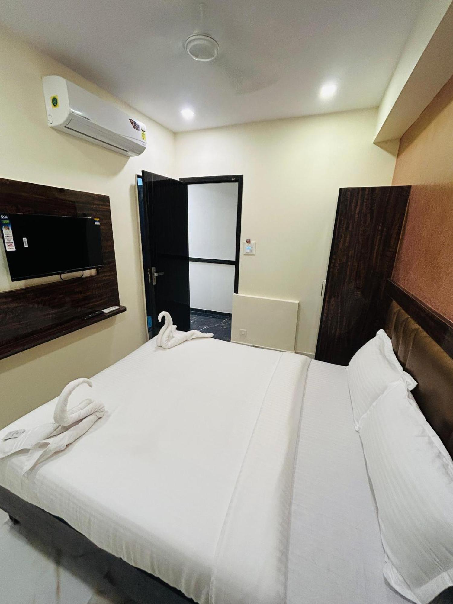 Hotel Rinza Residency ムンバイ エクステリア 写真