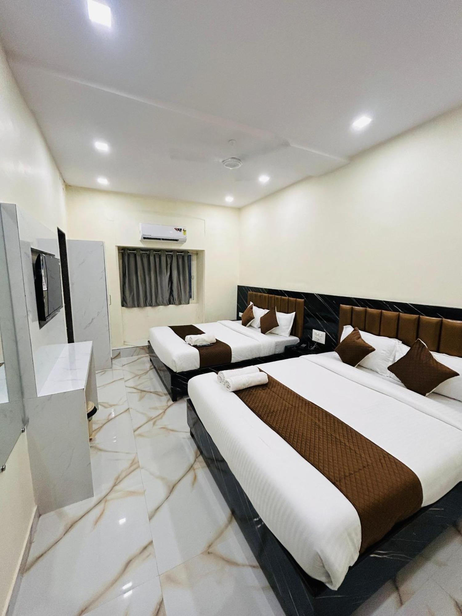 Hotel Rinza Residency ムンバイ エクステリア 写真